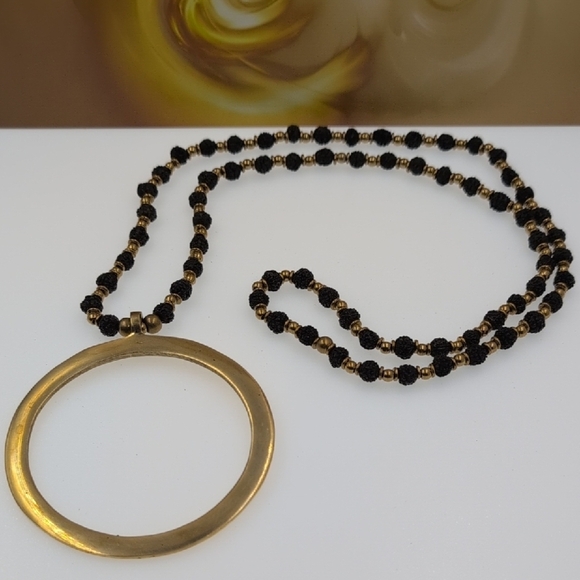 🇫🇷 NATARAJ COLLECTION Paris Long Black Rudraksha Beaded Gold Ring Pendant Neck - Picture 2 of 6